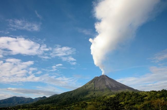 desk-Arenal-Volcano-blowing-smoke